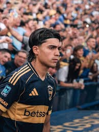 Boca vende a Exequiel Zeballos: la millonaria cifra que recibirá el club